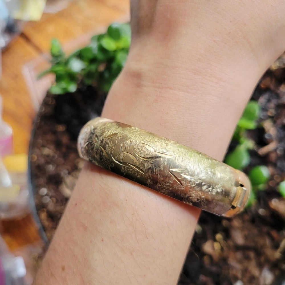 Vintage Gold Textured Bangle Bracelet